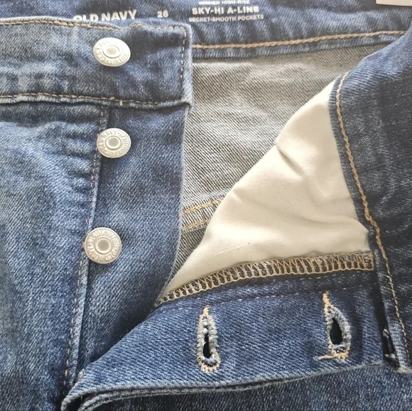 Old Navy High Rise Secret Smooth Pockets Straight Plus Size Button Fly shorts - Picture 6 of 10